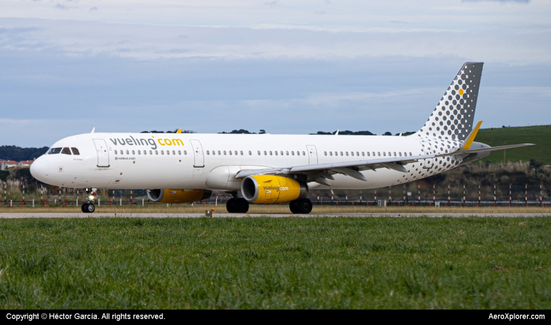 Photo of EC-MLM - Vueling Airbus A321-200 at SDR on AeroXplorer Aviation Database