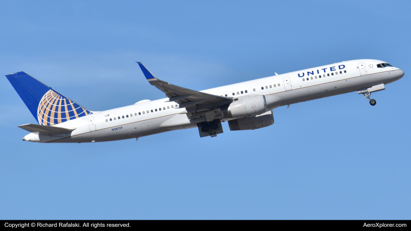 Photo of N18119 - United Airlines Boeing 757-200 at PHX on AeroXplorer Aviation Database
