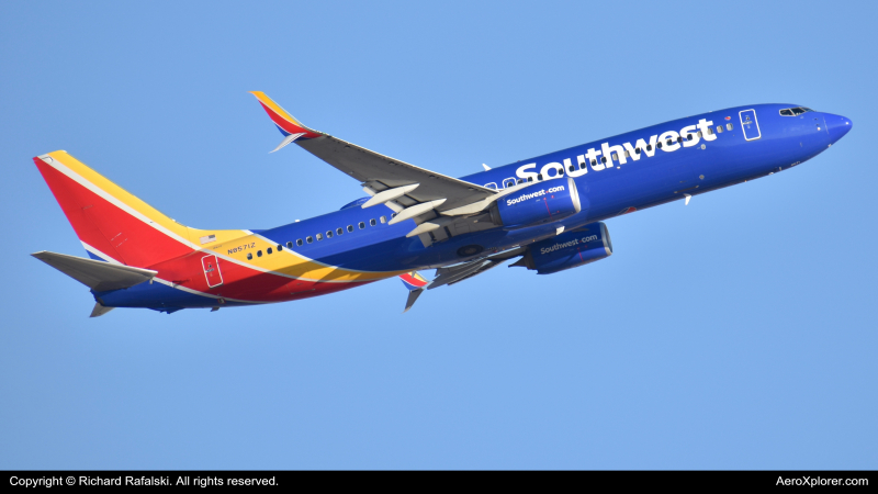 Photo of N8571Z - Southwest Airlines Boeing 737-800 at PHX on AeroXplorer Aviation Database