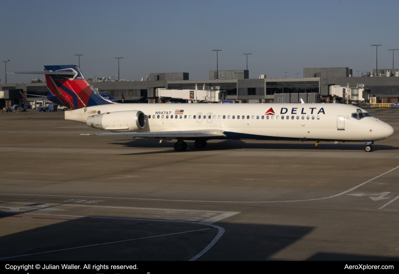 Photo of N947AT - Delta Airlines Boeing 717-200 at ATL on AeroXplorer Aviation Database
