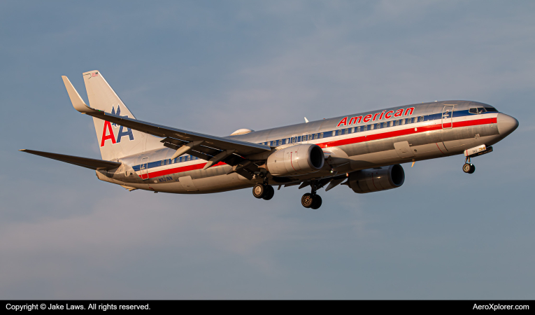 Photo of N921NN - American Airlines Boeing 737-800 at IAD on AeroXplorer Aviation Database