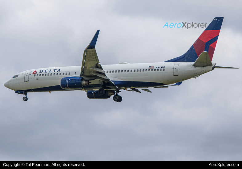 Photo of N3757D - Delta Airlines Boeing 737-800 at IAD on AeroXplorer Aviation Database