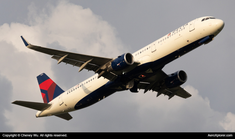 Photo of N333DX - Delta Airlines Airbus A321-200 at DTW on AeroXplorer Aviation Database