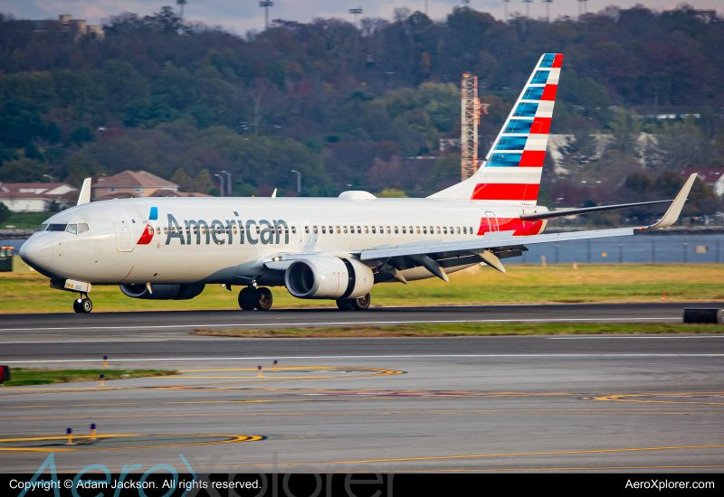 Photo of N959AN - American Airlines Boeing 737-800 at DCA on AeroXplorer Aviation Database