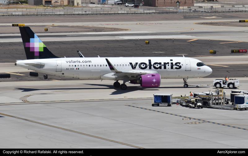 Photo of XA-VSV - Volaris Airbus A320NEO at PHX on AeroXplorer Aviation Database