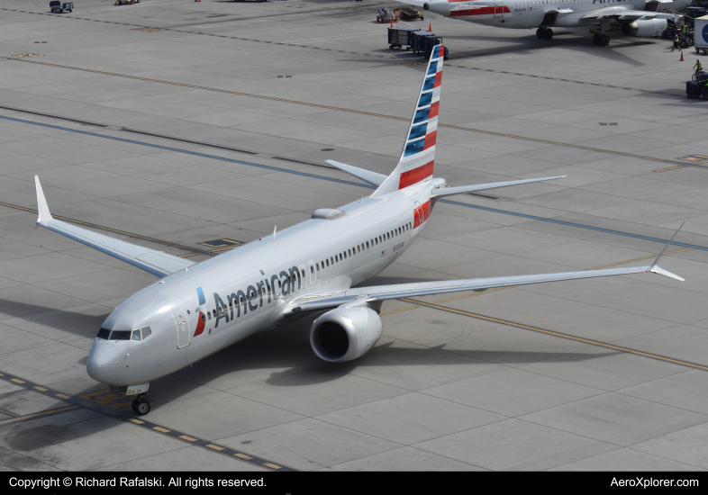 Photo of N335SN - American Airlines Boeing 737 MAX 8 at PHX on AeroXplorer Aviation Database