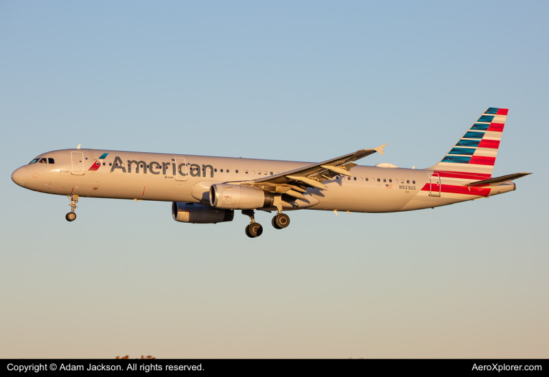 Photo of N923US - American Airlines Airbus A321-200 at BWI on AeroXplorer Aviation Database