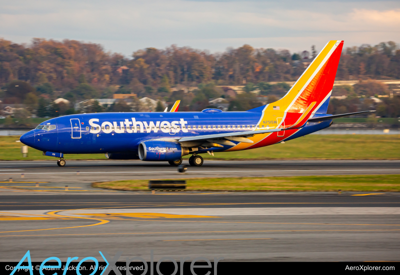 Photo of N751SW - Southwest Airlines Boeing 737-700 at DCA on AeroXplorer Aviation Database