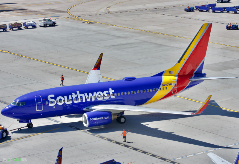Photo of N729SW - Southwest Airlines Boeing 737-700 at PHX on AeroXplorer Aviation Database