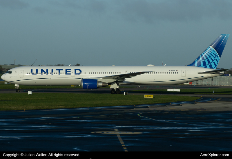 Photo of N76065 - United Airlines Boeing 767-400 at DUB on AeroXplorer Aviation Database