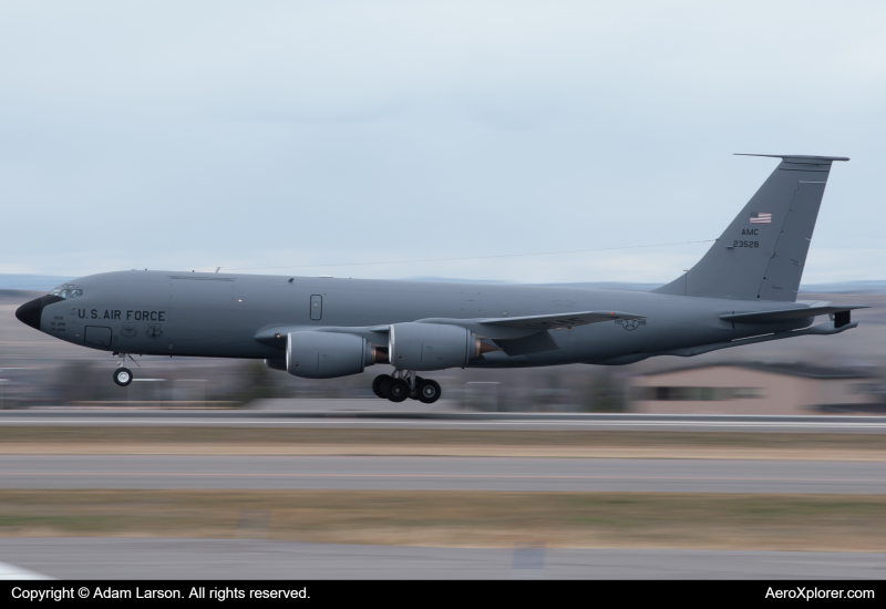 Photo of 62-3528 - USAF - United States Air Force Boeing KC-135 Stratotanker at BIL on AeroXplorer Aviation Database