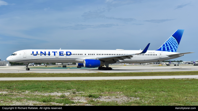 Photo of N75851 - United Airlines Boeing 757-300 at FLL on AeroXplorer Aviation Database