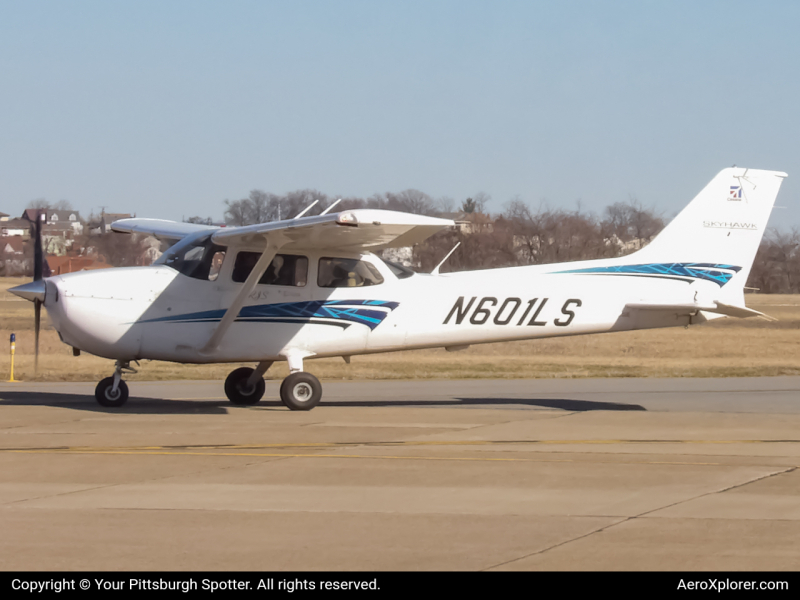Photo of N601LS - PRIVATE Cessna 172 at AGC on AeroXplorer Aviation Database