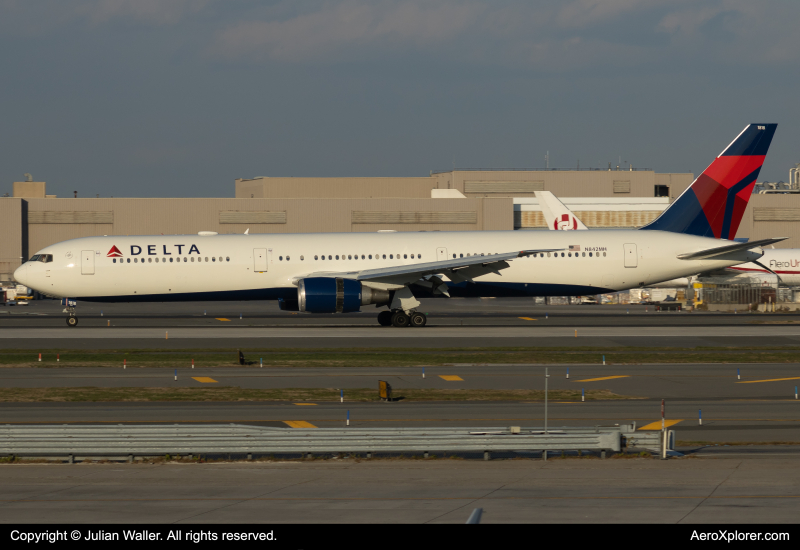 Photo of N842MH - Delta Airlines Boeing 767-400ER at JFK on AeroXplorer Aviation Database
