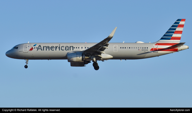 Photo of N439AN - American Airlines Airbus A321NEO at PHX on AeroXplorer Aviation Database