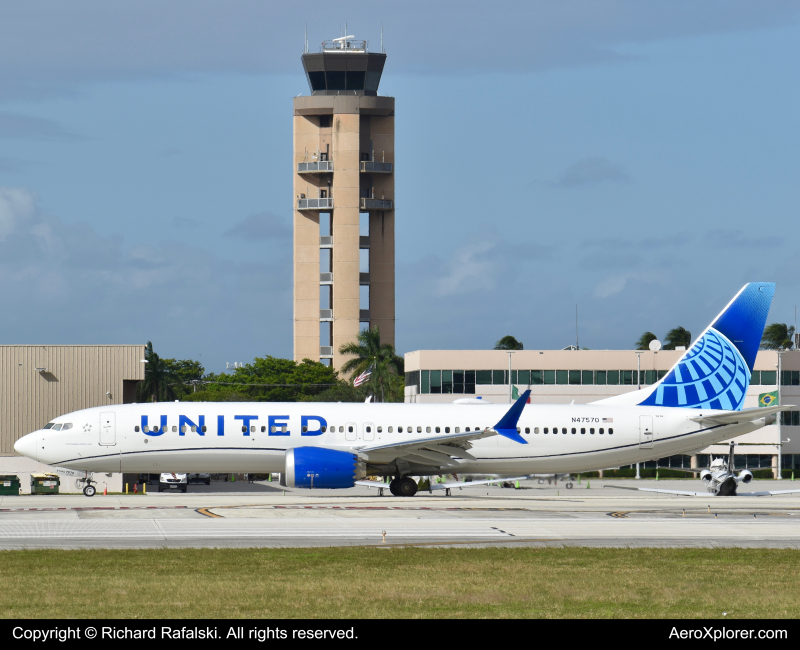 Photo of N47570 - United Airlines Boeing 737 MAX 9 at FLL on AeroXplorer Aviation Database