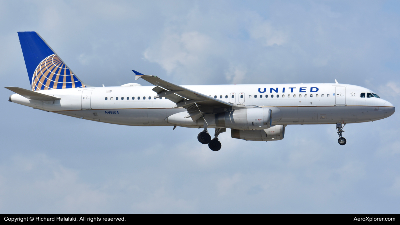 Photo of N461UA - United Airlines Airbus A320 at MIA on AeroXplorer Aviation Database