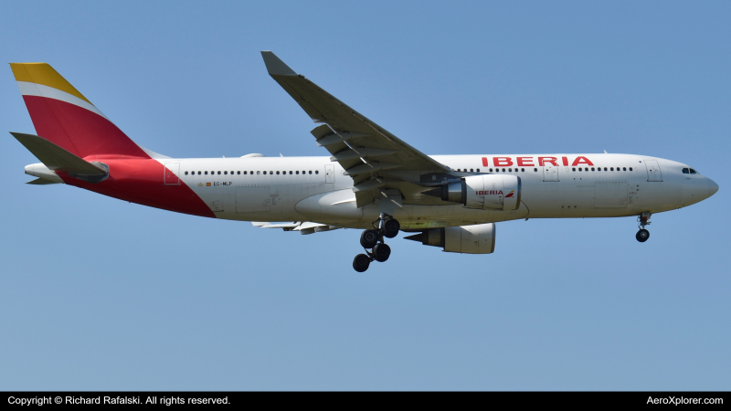 Photo of EC-MLP - Iberia Airbus A330-200 at LHR on AeroXplorer Aviation Database