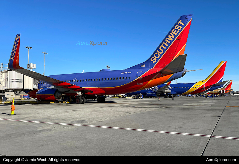Photo of N786SW - Southwest Airlines Boeing 737-700 at SJC on AeroXplorer Aviation Database