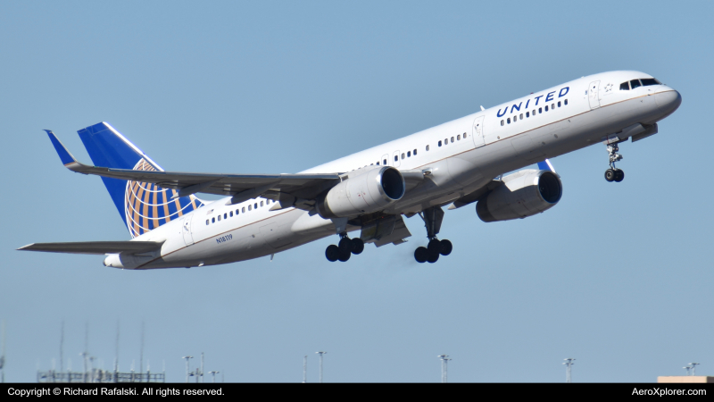 Photo of N18119 - United Airlines Boeing 757-200 at PHX on AeroXplorer Aviation Database