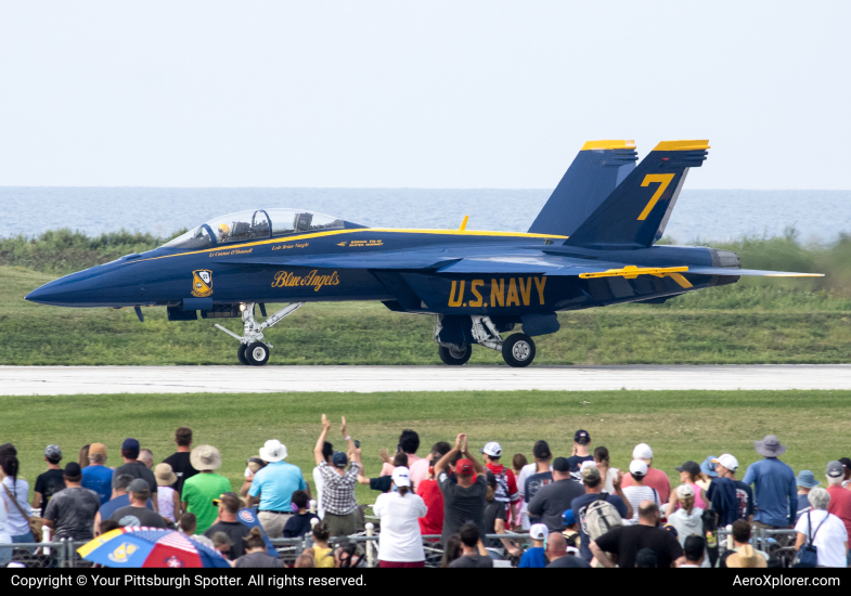 Photo of 165673 - USN - United States Navy Boeing F/A-18E/F Super Hornet at BKL on AeroXplorer Aviation Database