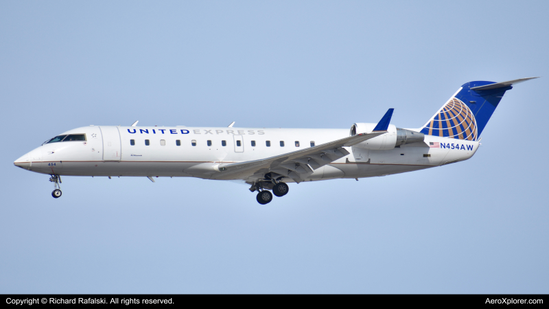 Photo of N454AW - United Express Mitsubishi CRJ-200 at ORD on AeroXplorer Aviation Database