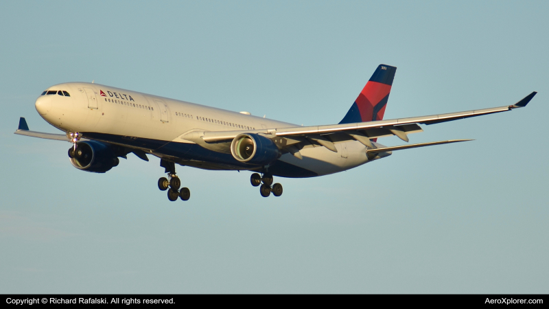 Photo of N813NW - Delta Airlines Airbus A330-300 at ATL on AeroXplorer Aviation Database