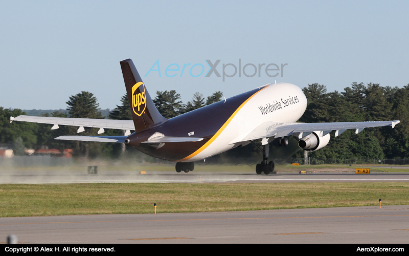 Photo of N174UP - United Parcel Service Airbus A300F-600 at MHT on AeroXplorer Aviation Database