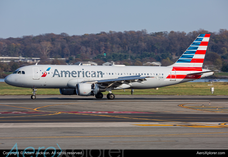 Photo of N121UW - American Airlines Airbus A320 at DCA on AeroXplorer Aviation Database