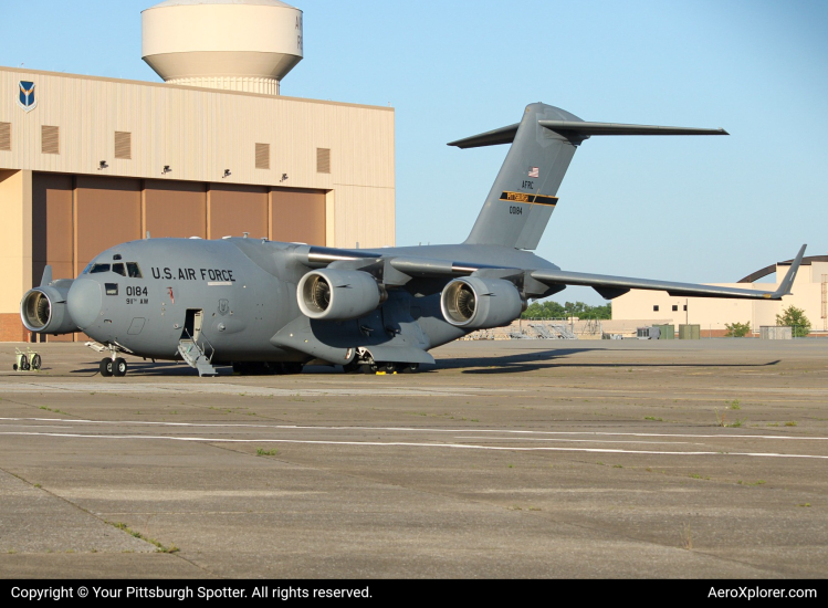 Photo of 00-0184  - USAF - United States Air Force Boeing C-17 Globemaster III at PIT on AeroXplorer Aviation Database