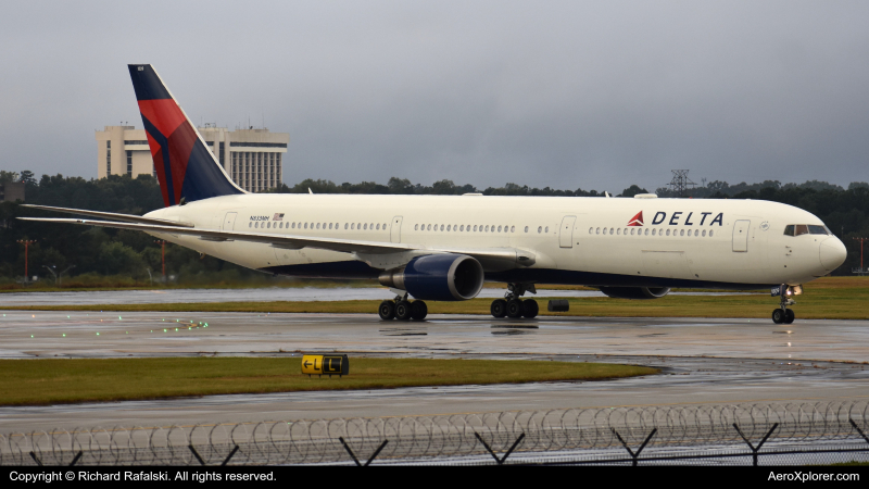 Photo of N833MH - Delta Airlines Boeing 767-400ER at ATL on AeroXplorer Aviation Database