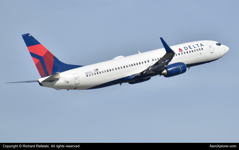 Photo of N3753 - Delta Airlines Boeing 737-800 at FLL on AeroXplorer Aviation Database