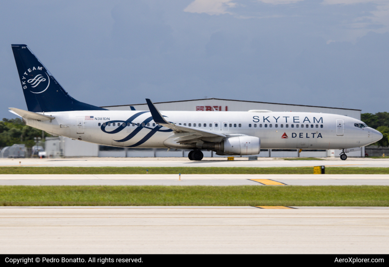 Photo of N381DN - Delta Airlines Boeing 737-800 at FLL on AeroXplorer Aviation Database