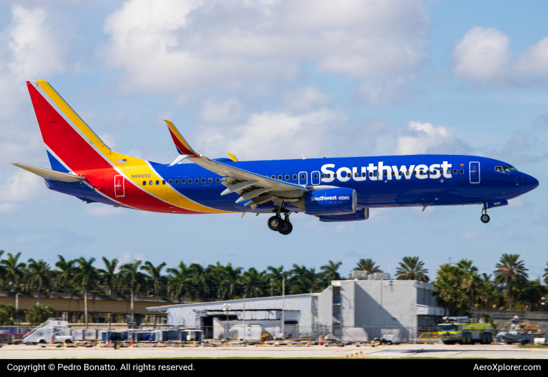 Photo of N8665D - Southwest Airlines Boeing 737-800 at FLL on AeroXplorer Aviation Database