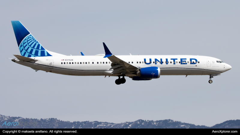 Photo of N37528 - United Airlines Boeing 737 MAX 9 at BOI on AeroXplorer Aviation Database