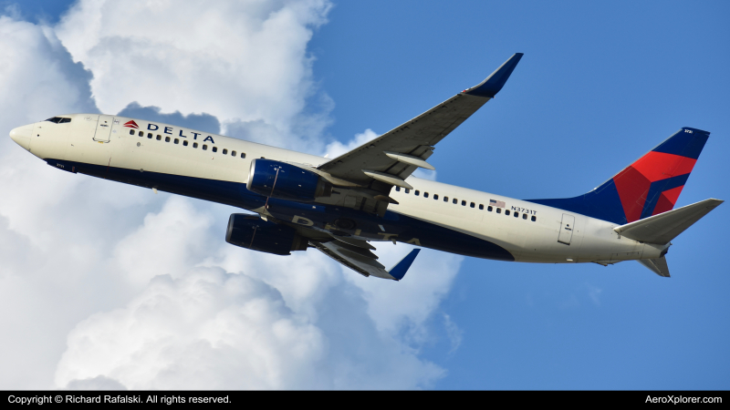 Photo of N3731T - Delta Airlines Boeing 737-800 at MIA on AeroXplorer Aviation Database