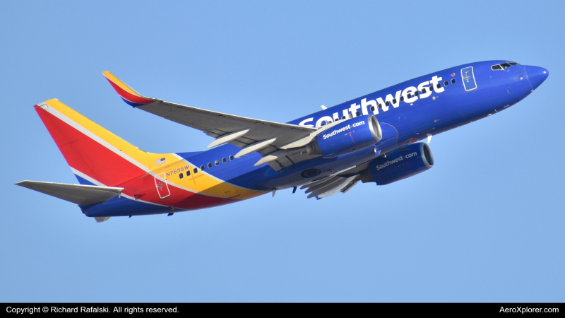 Photo of N765SW - Southwest Airlines Boeing 737-700 at PHX on AeroXplorer Aviation Database