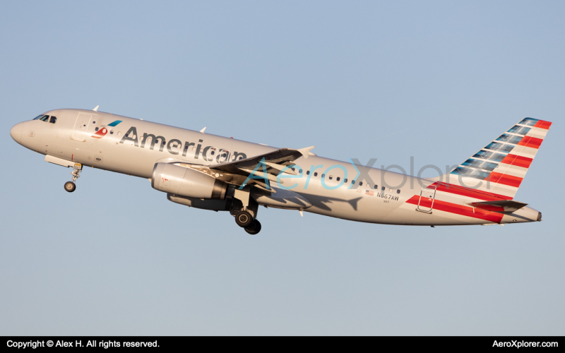 Photo of N667AW - American Airlines Airbus A320 at MHT on AeroXplorer Aviation Database