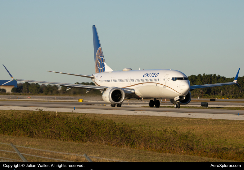 Photo of N37508 - United Airlines Boeing 737 MAX 9 at MCO on AeroXplorer Aviation Database