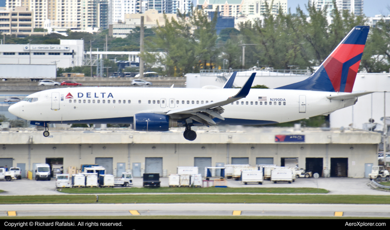 Photo of N390DA - Delta Airlines Boeing 737-800 at FLL on AeroXplorer Aviation Database