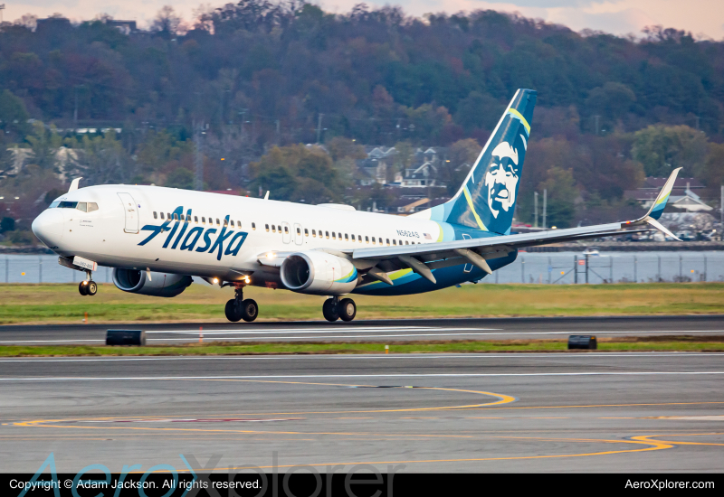 Photo of N562JS - Alaska Airlines Boeing 737-800 at DCA on AeroXplorer Aviation Database