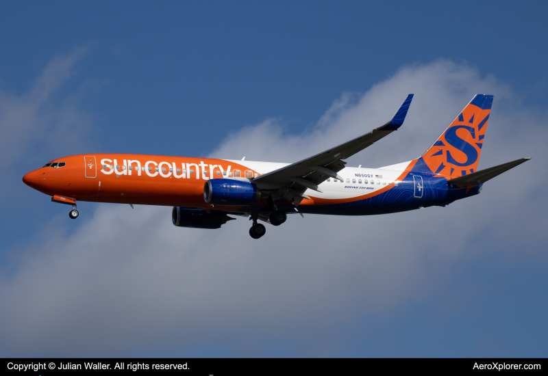 Photo of N850SY - Sun Country Airlines Boeing 737-800 at MLB on AeroXplorer Aviation Database