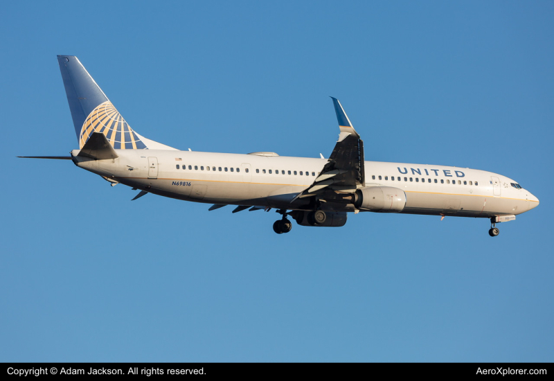 Photo of N69816 - United Airlines Boeing 737-900ER at IAD on AeroXplorer Aviation Database