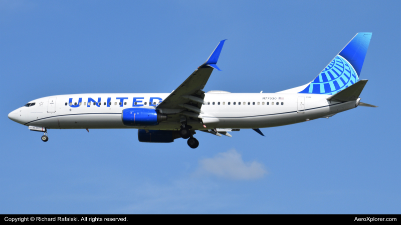 Photo of N77530 - United Airlines Boeing 737-800 at MCO on AeroXplorer Aviation Database