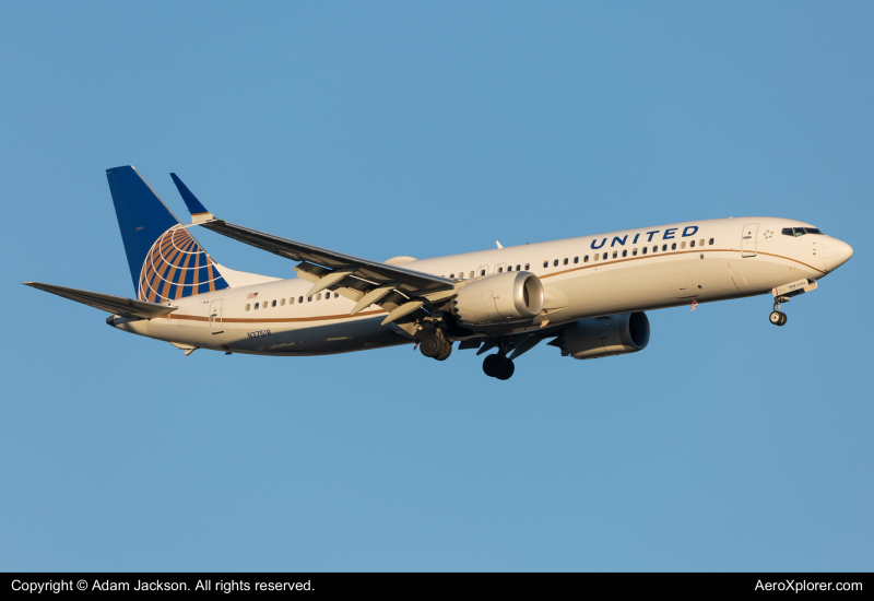 Photo of N37518 - United Airlines Boeing 737 MAX 9 at IAD on AeroXplorer Aviation Database