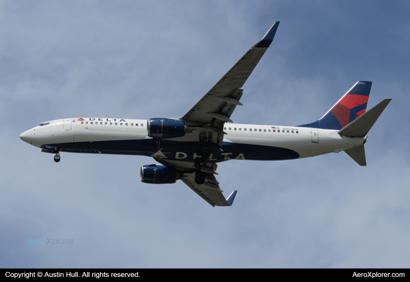 Photo of N393DA - Delta Airlines Boeing 737-800 at PIT on AeroXplorer Aviation Database