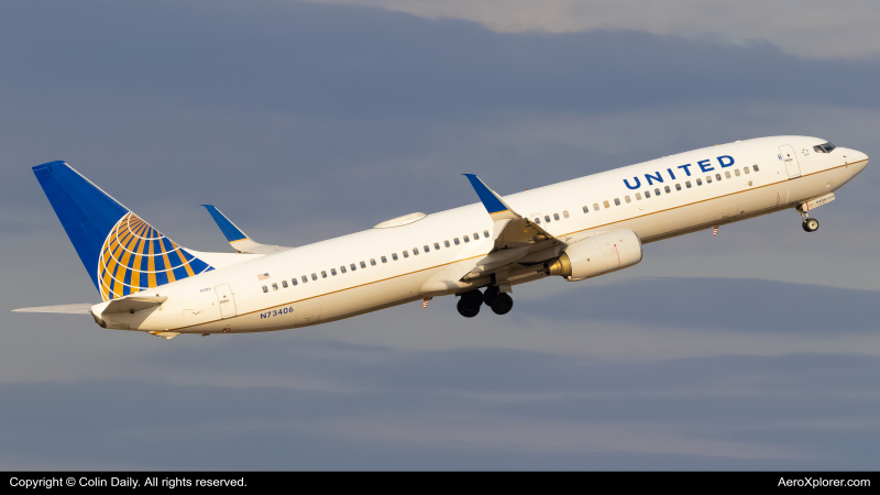 Photo of N73406 - United Airlines Boeing 737-900 at IAH on AeroXplorer Aviation Database