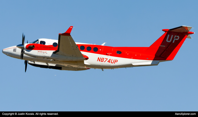 Photo of N874UP - Wheels Up Beech B300 Super King Air 350 at TPA on AeroXplorer Aviation Database