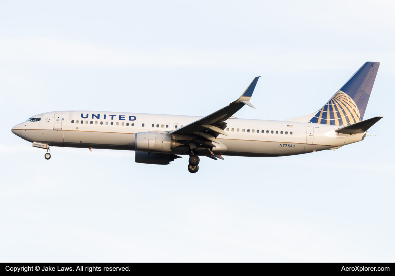 Photo of N77538 - United Airlines Boeing 737-800 at IAD on AeroXplorer Aviation Database