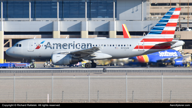 Photo of N741UW - American Airlines Airbus A319 at PHX on AeroXplorer Aviation Database